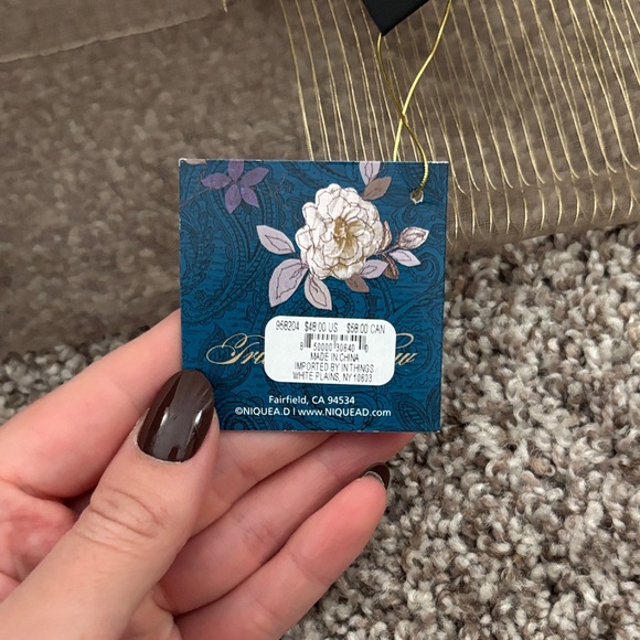 NWT SAACHI Gold Scarf - Picture 3 of 4